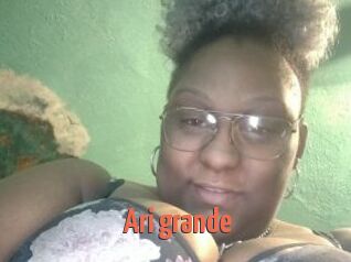 Ari_grande