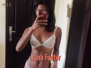 Luna_Foster