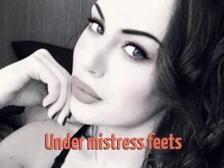 Under_mistress_feets